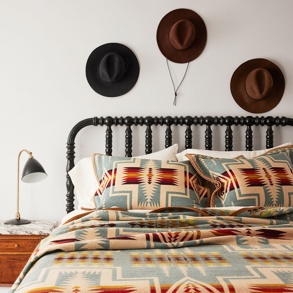 bedding with Harding Pattern