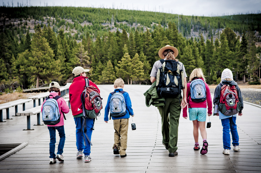 Old_Faithful_Visitor_Center-3177300PPI