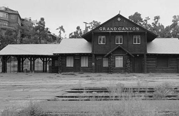 An old black and white photo of the Grand Canyon depot.